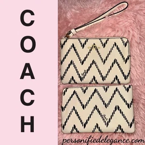 NUEVO Muñequera Coach Cuero Marfil Negro Chevron Esquina Cremallera $88 - Imagen 1 de 15