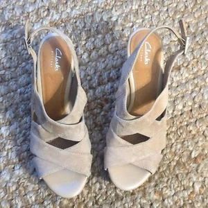 Clarks Artisan Sandals 7.5 Platform Sand Suede Wedge Gray Mushroom Color - Picture 1 of 9