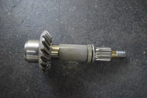 YAMAHA 1982 XZ550 VISION CROSS DRIVESHAFT DRIVE MIDDLE HOUSING GEAR SHAFT - Picture 1 of 8