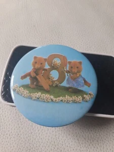 Insignia vintage de octavo cumpleaños 1988 de Sylvanian Families - Imagen 1 de 3