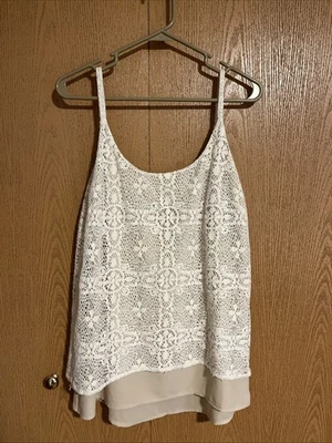 Blusa sin mangas para mujer CAbi beige marfil floral encaje en capas talla mediana Foto 1 de 4