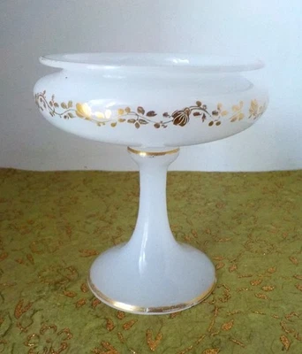 Bonbonnière (ou baguier) en opaline blanche ancienne - Photo 1/4