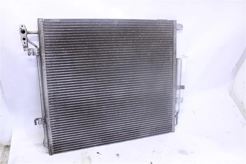 AC CONDENSOR Land Rover Range Rover Sport 06 07 08 09 1285363 - Image 1 of 4