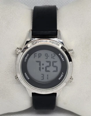 Reloj digital para mujer tono plateado esfera negra Indiglo FMDOTT 08 Foto 1 de 4