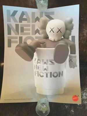 Nuevo póster de ficción de Kaws Shreeji News espectáculo emergente exclusivo de Londres Foto 1 de 4