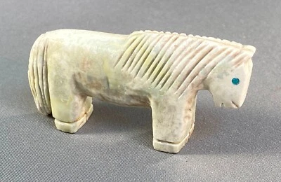 Fetiche de caballo de mármol tallado Zuni con ojos turquesa de Jeffrey Yunie, NUEVO Foto 1 de 4