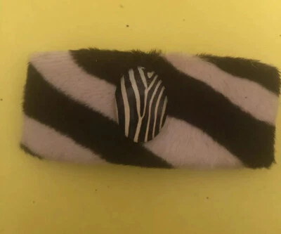 Ретро черный/слоновой кости зебра искусственного меха с овальной зебры кабошон большой металлический заколка - Изображение 1 из 2