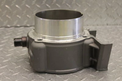 Ducati Diavel 2012 carbono motor trasero cilindro extremo superior Foto 1 de 4