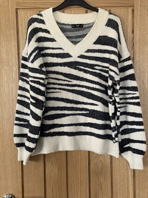 F&F  V- Neck striped Jumper Size UK  8 - Image 1 of 4