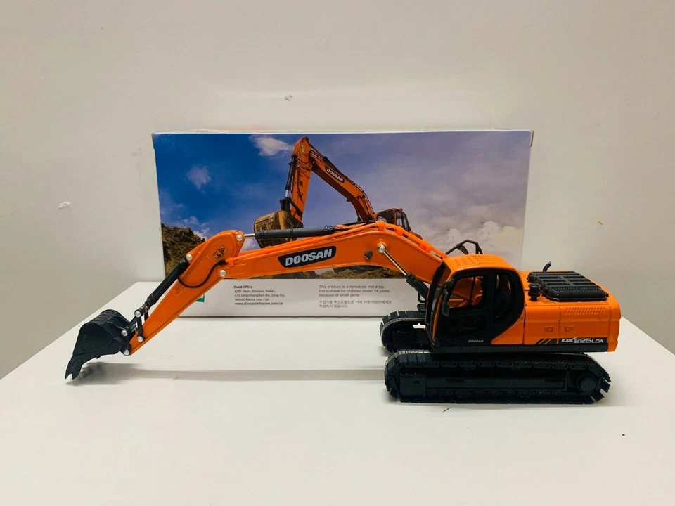 Doosan DX225LCA Hydraulic Excavator 1/40 Scale DieCast Model New in Original Box - Image 1 of 4