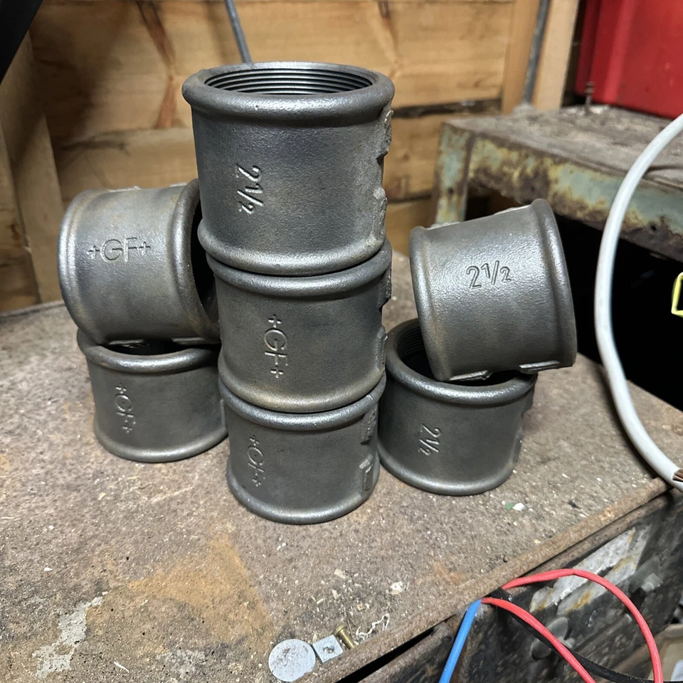 Black Malleable Iron Sockets 15mm - 50mm (1/2" - 2") - Image 1 of 1