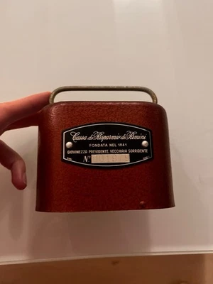 Salvadanaio Vintage Banca Cassa Di Risparmio Di Rimini Senza Chiave - Immagine 1 di 4