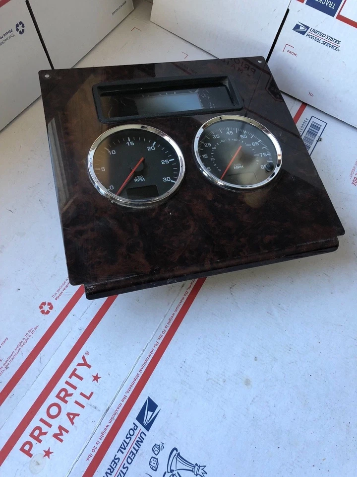 2012 KENWORTH T170 SPEEDO AND TACH - Image 1 of 1