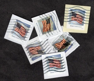 100+ estampillas usadas de bandera de Estados Unidos, emisiones del año 2016, Bklt/bobina. Sobre papel - Imagen 1 de 1