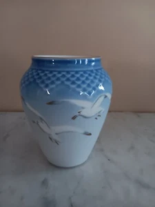 Bing & Grondahl Copenhagen Porcelain 5" Vase W/Seagulls - Picture 1 of 4