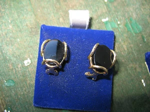 New Old Stock 14kt Black Onyx MODERN Artistic Earrings AVIGAD-Handmade 4.5grams - Picture 1 of 3