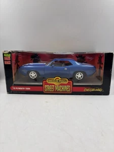 American Muscle 1970 Plymouth Cuda Street Machines blu con strisce bianche 1:18 nuovo con scatola - Foto 1 di 10