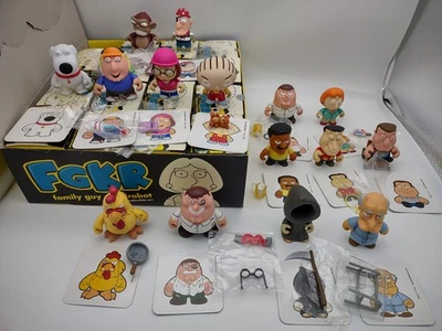 Kidrobot Family Guy Juego Completo de 15 Figuras Persecución Lote Con Cajas Exhibición FGKR Foto 1 de 4