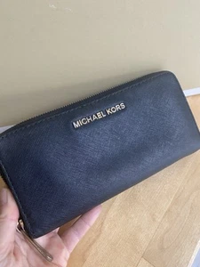 MICHAEL KORS BLACK LARGE SAFFIANO LEATHER ZIP AROUND PURSE WALLET JET SET TRAVEL - Picture 1 of 18