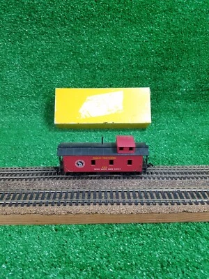 Roundhouse 3483 HO Great Northern Wood Side Offset Cupola Caboose X379 - Image 1 of 4