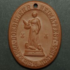 DÖBELN / SACHSEN: Ovale Porzellan-Medaille 1954, braun. DÖBELNER HEIMATFEST.