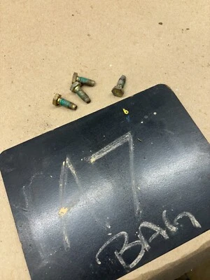 69 70 1971 1972 CHEVELLE MALIBU MONTE GTO CUTLASS SHOULDER SEAT BELT MOUNT BOLTS Foto 1 de 4