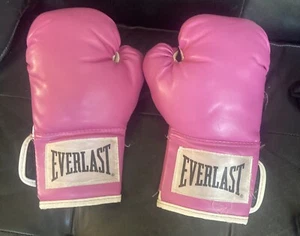 Everlast 12oz Boxing Gloves Size 12oz Color Pink Barely Used Excellent Condition - Picture 1 of 3