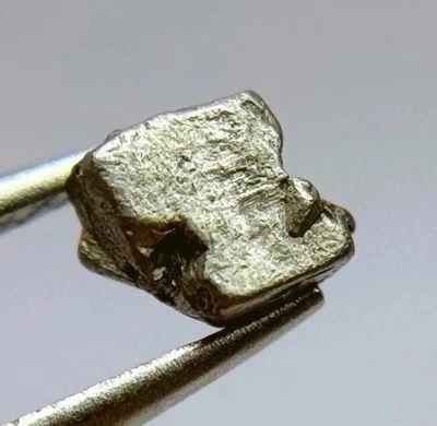 Natural Platinum Crystal – Konder, Russia – 0.413 g (2.065 ct) - Image 1 of 4