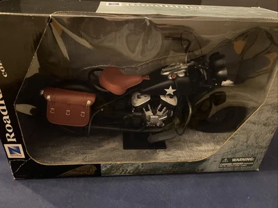 New Ray RoadRider Collection - Indian Motorcycle Black w/Star 1:6 Diecast #53603 - Image 1 of 4