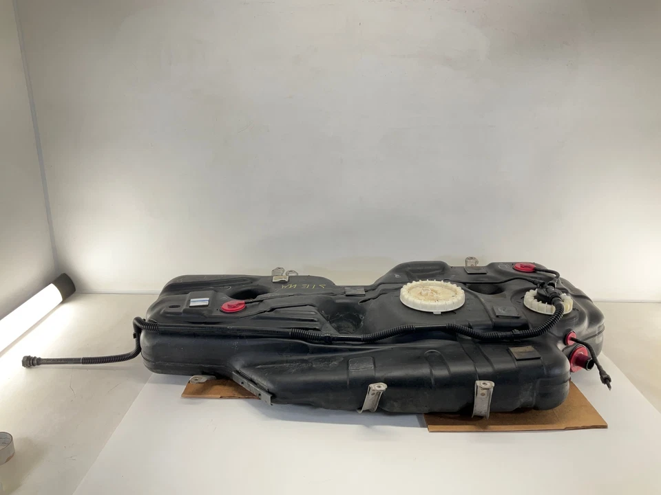 04-10 Toyota Sienna Fuel Tank OEM CM - Image 1 of 4