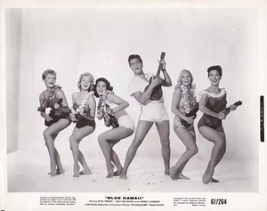 BLUE HAWAII, Original 1961 Elvis & Sexy Bikini Babes w/ Ukuleles Rock Film Photo - Picture 1 of 1