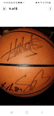 Pelota autografiada Dikembe Mutombo también con Yao Ming y muchos otros jugadores. Foto 1 de 4