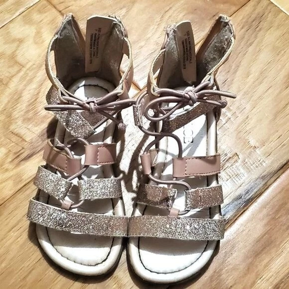 Sandalias Gladiador Oro Rosa The Children's Place Niñas Pequeñas Talla 7 Tirantes Foto 1 de 4