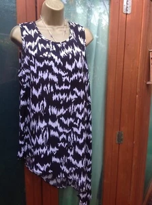 STUNNING LADIES TOP BY LABEL BE, BLACK/WHITE PRINT, SIZE 16, LONG ONE SIDE, VGC - Picture 1 of 3