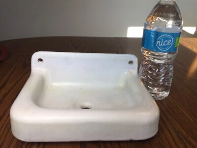 Antigua fuente para beber fregadero de hierro fundido porcelana esmalte dental pared médica Mt Foto 1 de 4