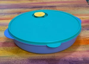 ⭐VTG Tupperware Crystal Wave Divided Microwave Dish 3284C Vented Lid 10” Purple - Picture 1 of 15