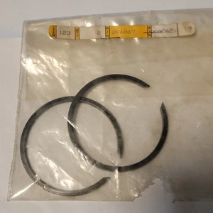 Genuine Caterpillar 2F-6067 Ring Lot of 2 CAT 2F6067 OEM Retaining Ring - Picture 1 of 3