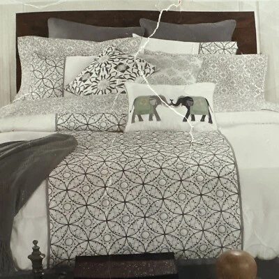 5 Piece Hallmart Quintin Queen Comforter Set 92x92 White Polyester Geometric - Image 1 of 2