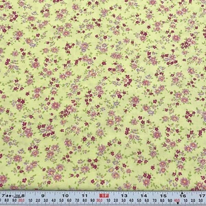 Florals on Green Unbranded Cotton Fabric Remnant 17" x 44" - Picture 1 of 2