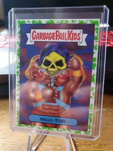 2018 Topps Garbage Pail Kids We Hate The 80s Skele-Tor Green Parallel #1b