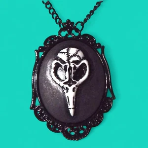 BLACK RAVEN SKULL CAMEO NECKLACE bird crow skeleton gothic chain pendant Z6 - Picture 1 of 3