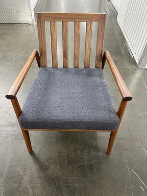 Silla Thomas Moser Famida en nogal Foto 1 de 4