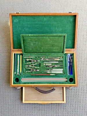 Conjunto de transferidores e ferramentas vintage Boden Drafting Architecture com estojo de madeira - Imagem 1 de 4