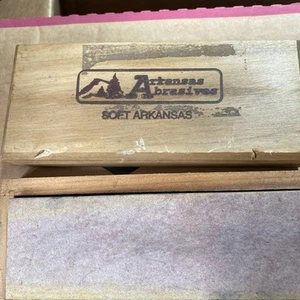 Piedra suave de Arkansas para afilar piedra aceitera en caja de madera - Imagen 1 de 12