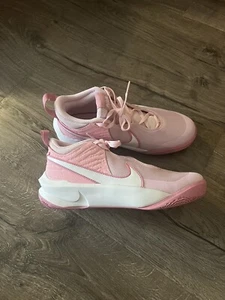 Nike Team Hustle D 10 Grundschule Kinder Basketballschuhe Größe 6 Y - Bild 1 von 4