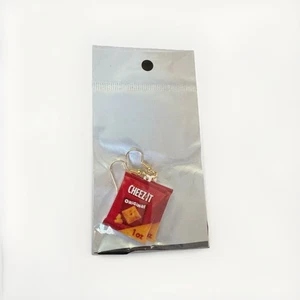 Confezione Orecchini Pendenti Cheez It, Leggeri, Plastica - Foto 1 di 2