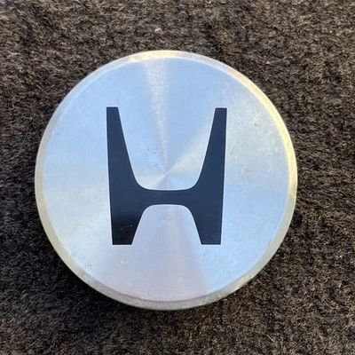 00 01 02 03 Honda S2000 OEM Center Cap 44732-S2A-A00 - Image 1 of 4