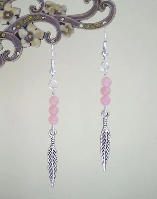 Bonitos pendientes de plumas plateadas y cuentas de cuarzo rosa - Ethnic Boho Foto 1 de 4