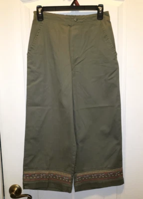 Pantalón capri inferior bordado verde ciervo blanco talla S entrepierna 22" Foto 1 de 4