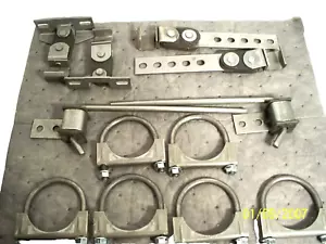 UNIVERSAL EXHAUST HANGER & 2 1/2" Clamp Asst-12 Pcs - Foto 1 di 5